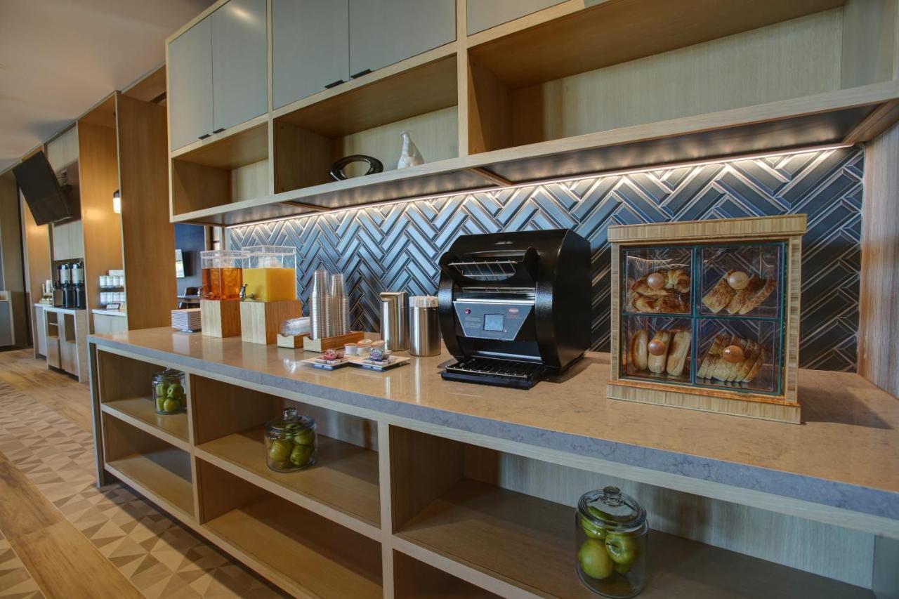 Hyatt Place At Wichita State University Extérieur photo